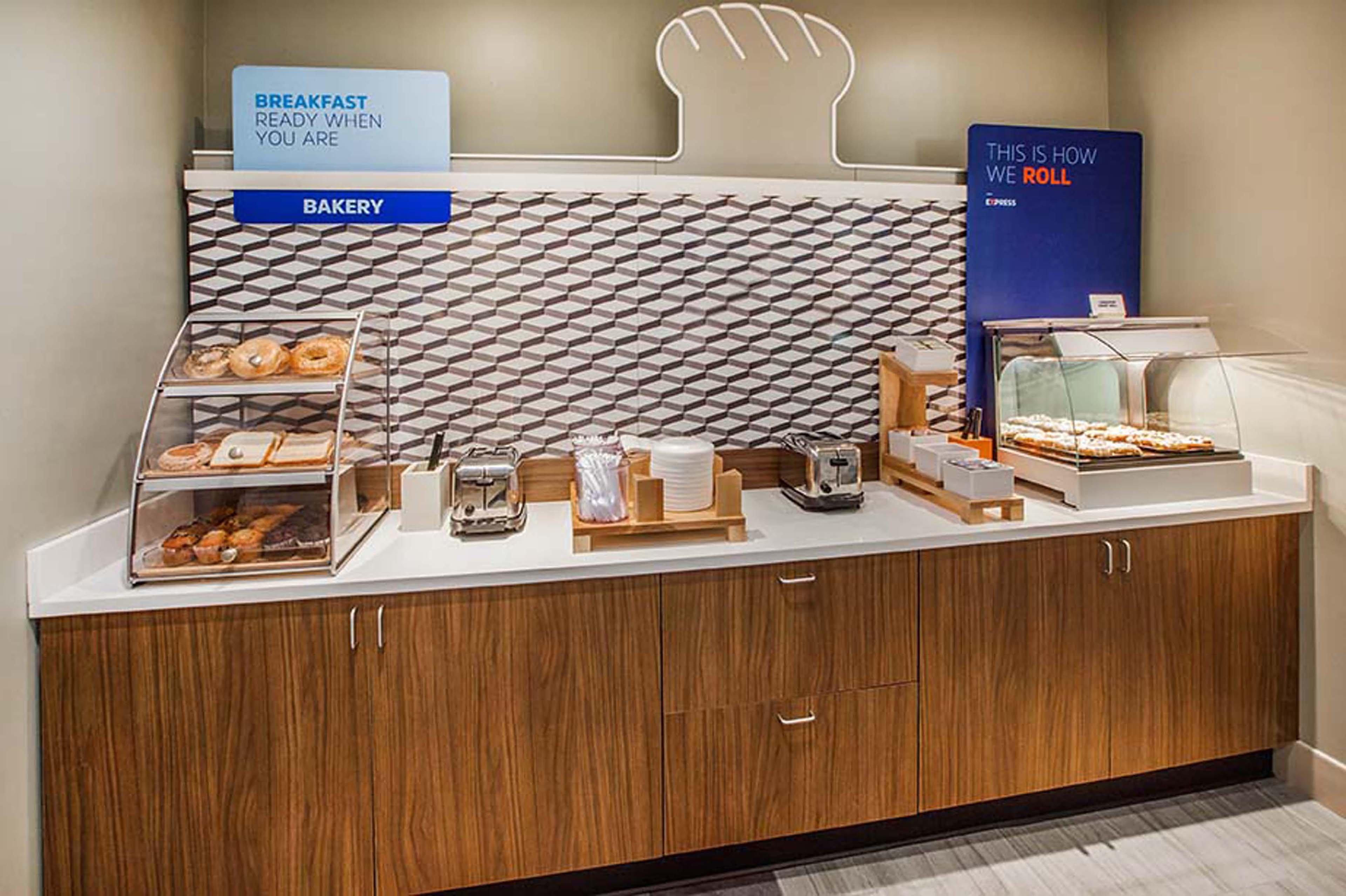Holiday Inn Express Salem By Ihg Exterior photo